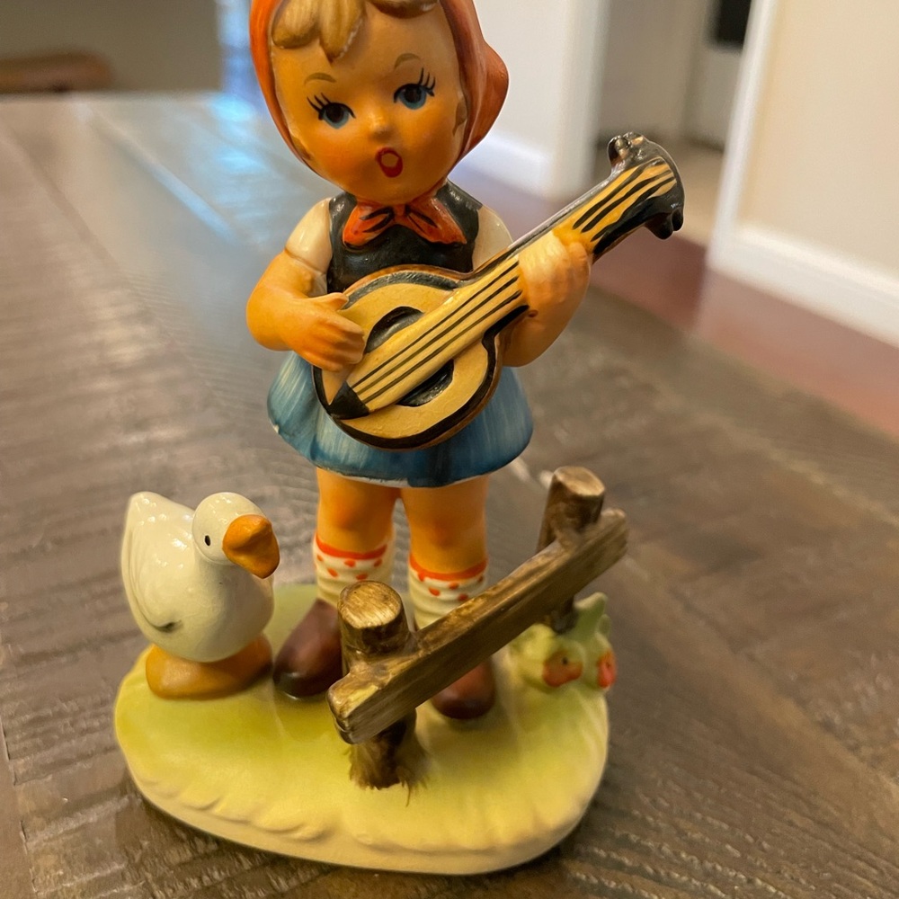 Erich Stauffer figurine Bavarian girl with guitar | Hummel Style